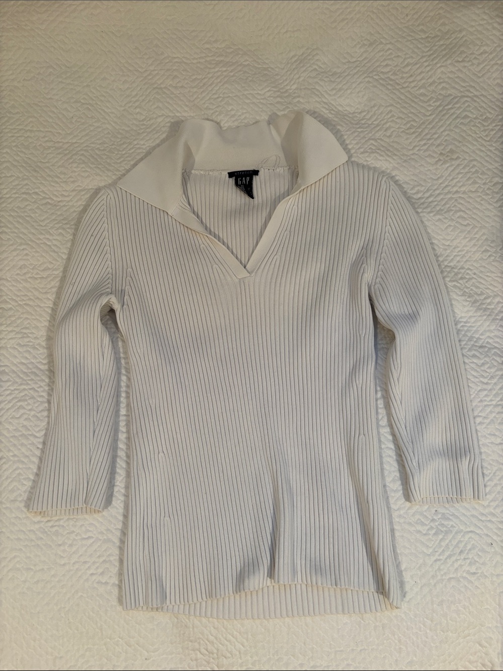 GAP Women's Cream Ribbed V-Neck Fold-Over Collar Sweater